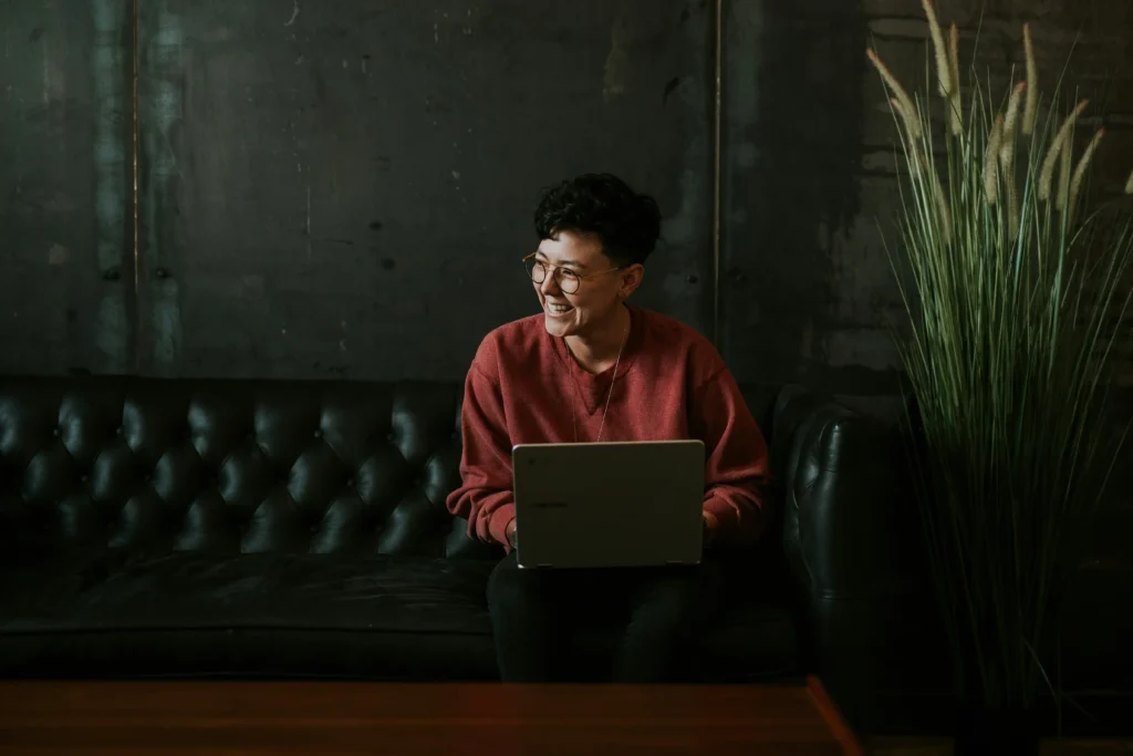 female customer experiences customer satisfaction whilst enjoying free wifi.